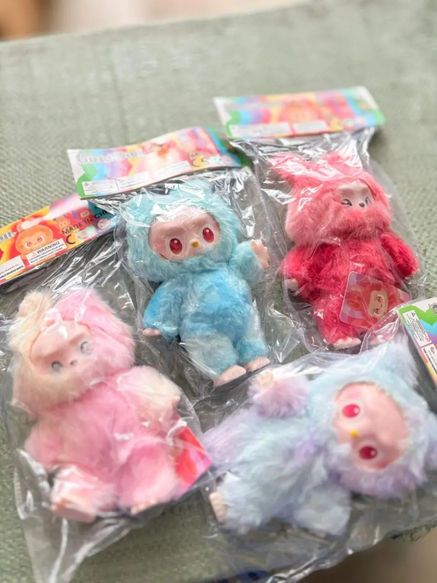 Llavero de peluche Labubu Colors para bolsos y mochilas - Personaliza tus accesorios diarios con estilo tierno