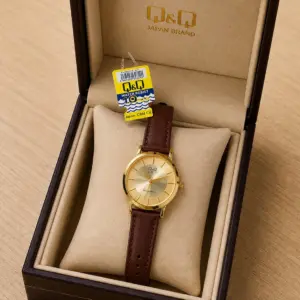 Reloj Q&Q de cuarzo japonés para hombre con pulso de cuero - Eleva tu estilo formal mientras disfrutas precisión en cada momento