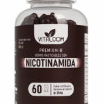 Frasco transparente con tapa blanca que contiene gomas masticables de nicotinamida sabor a uva, presentación de 60 unidades.