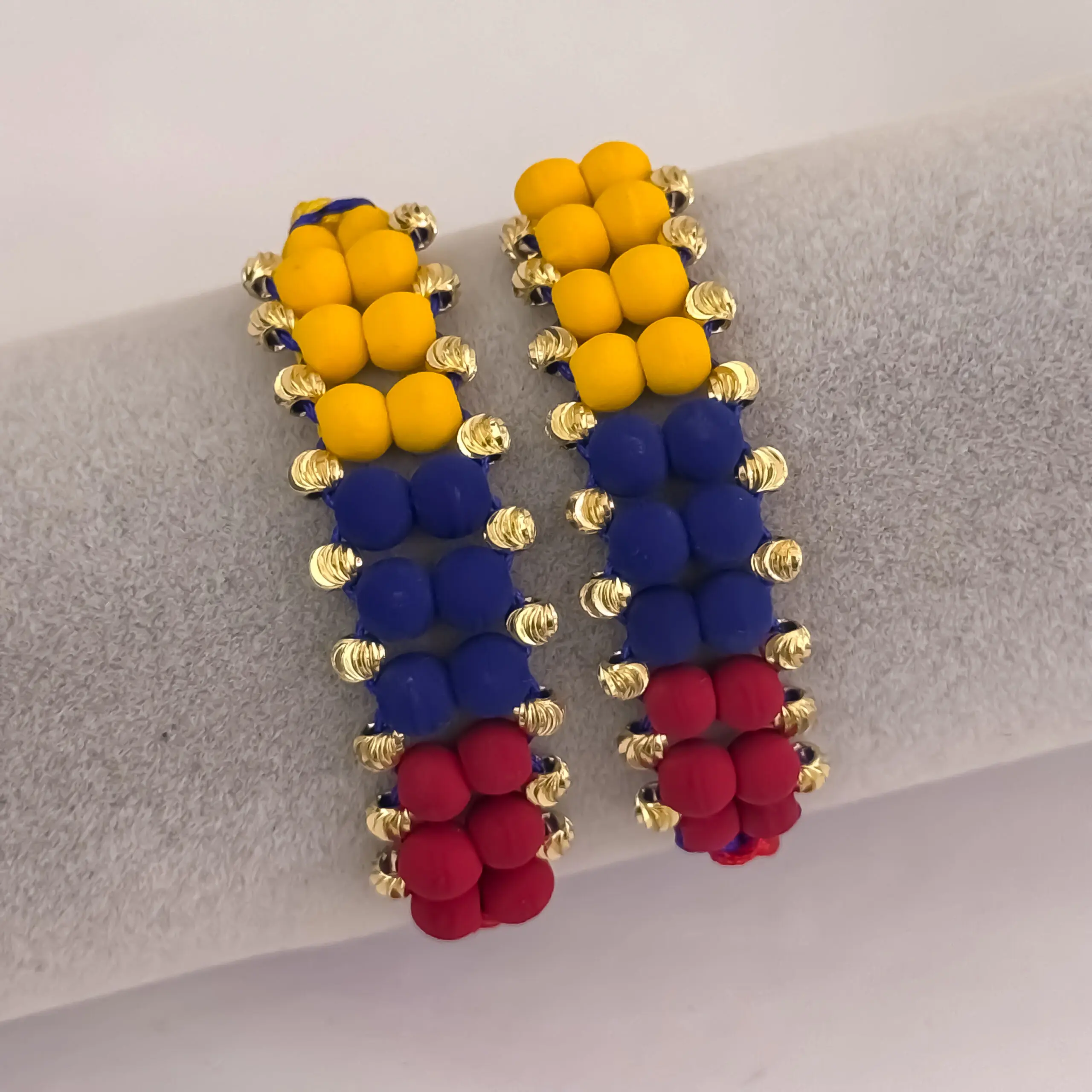 Pulsera tricolor de oro laminado diseño italiano - Muestra tu apoyo nacional con elegancia y distinción diaria