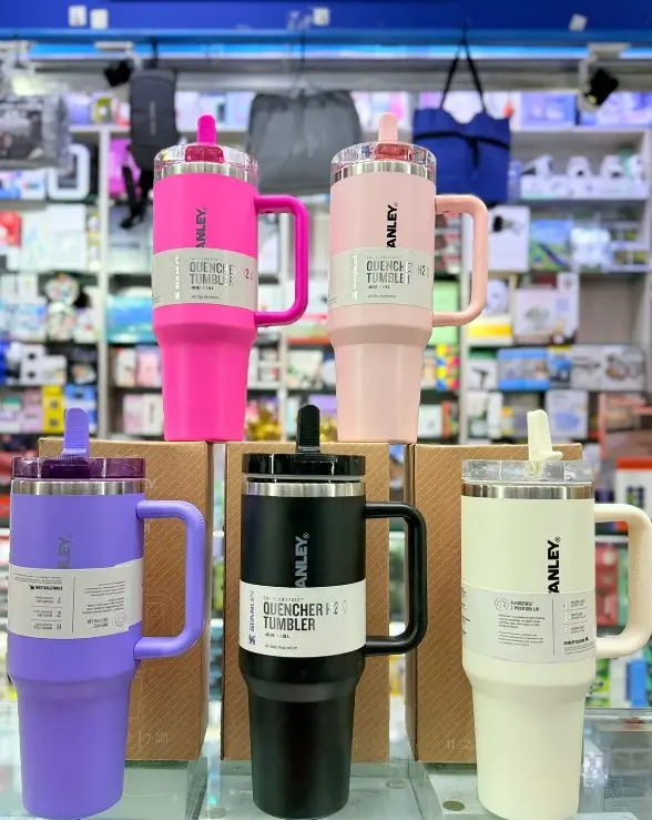 Termo Stanley 40 Oz de acero inoxidable con aislamiento térmico - mantiene tus bebidas frías y calientes todo el día