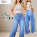 Jean Prada de tiro alto en tono hielo, silueta wide leg con bolsillos frontales de parche, lucido de frente y de espaldas con blusa gris y tenis blancos.