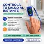 Oxímetro de pulso digital azul LK87 en el dedo, con pantalla LED que muestra 98% de SpO2 y 72 BPM en un ambiente de baño iluminado.