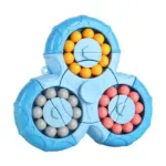 Rompecabezas giratorio antiestrés azul con tres secciones circulares de cuentas de colores naranja, gris y rosa.