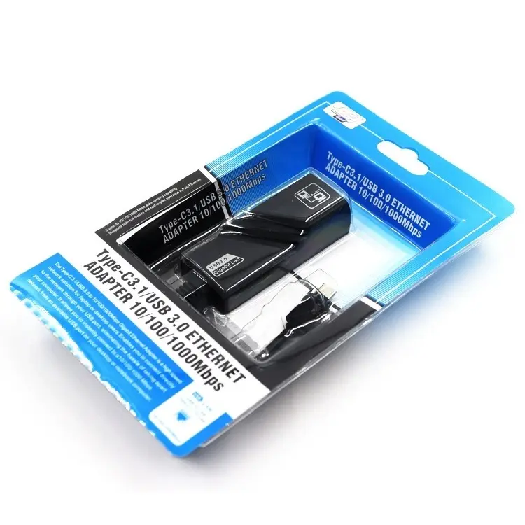 Adaptador USB C 3.1 a Ethernet RJ45 negro en empaque de blíster azul con velocidad 10/100/1000Mbps