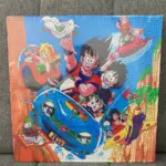 Pintura diamante con mosaico brillante de personajes de Dragon Ball en colores vivos y textura detallada sobre fondo gris.