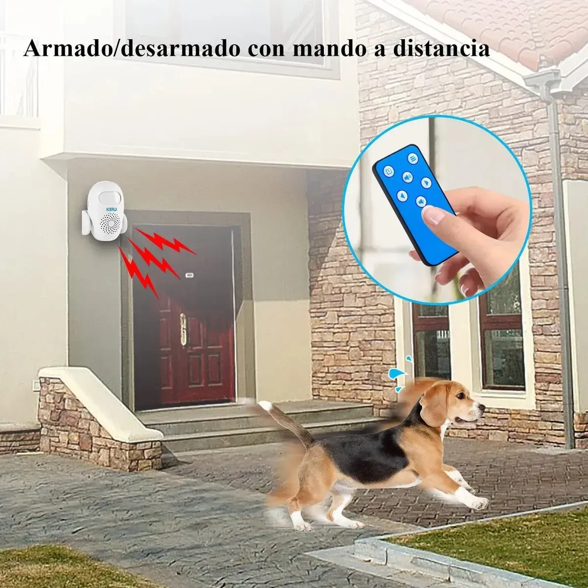 Detector de movimiento inalámbrico blanco con control remoto azul, instalado en la entrada exterior de una casa junto a una puerta de madera.