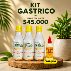 Kit gástrico con tres frascos de 500 ml de jarabe MW Gastric y un frasco de Sangre de Drago con gotero de obsequio, sobre una base de madera.