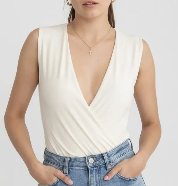 Body Chloe cruzado sin mangas con escote en V - Estiliza tu figura con total comodidad - Imagen 3