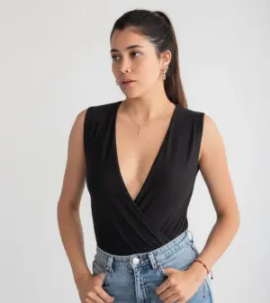Body Chloe cruzado sin mangas con escote en V - Estiliza tu figura con total comodidad
