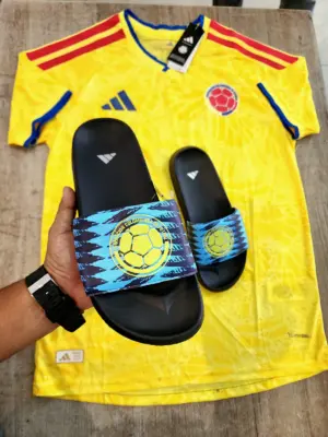 Pantuflas Selección Colombia suela EVA para descanso - Disfruta cada partido con comodidad y orgullo nacional