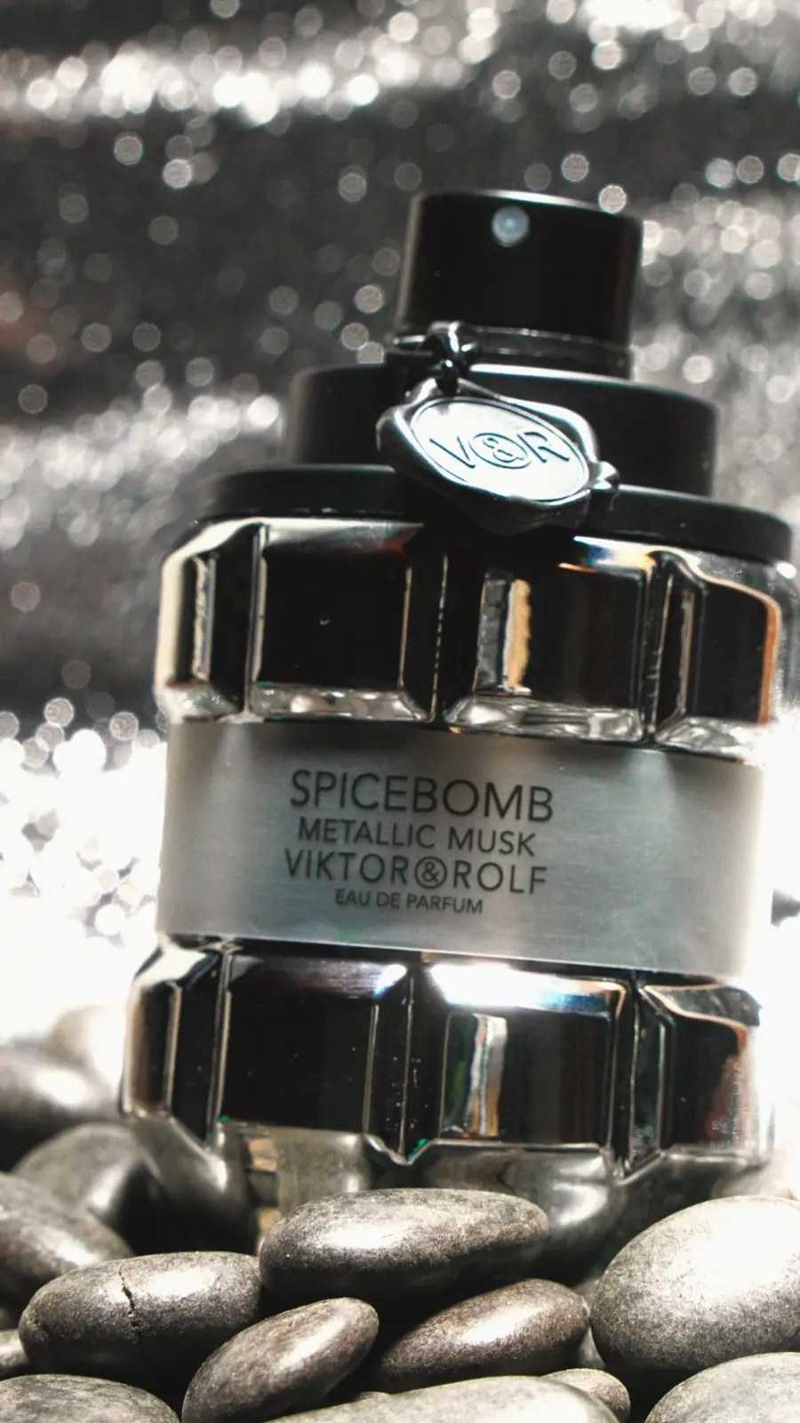 Perfume Spicebomb Metallic Musk Edp 90 ml almizclado especiado - Proyecta una presencia sofisticada y memorable en cada evento nocturno