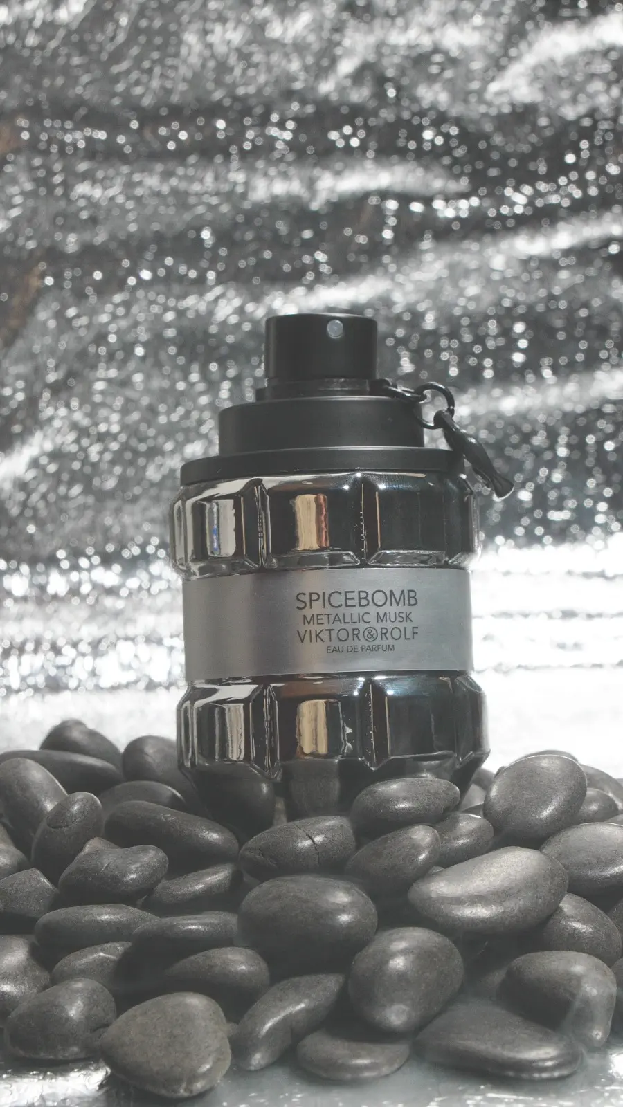 Perfume Spicebomb Metallic Musk Edp 90 ml almizclado especiado - Proyecta una presencia sofisticada y memorable en cada evento nocturno