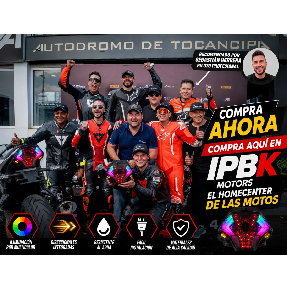 Stop LED RGB integrado deportivo para moto con iluminación multicolor, direccionales, resistente al agua y fácil instalación mostrado en grupo de motociclistas.