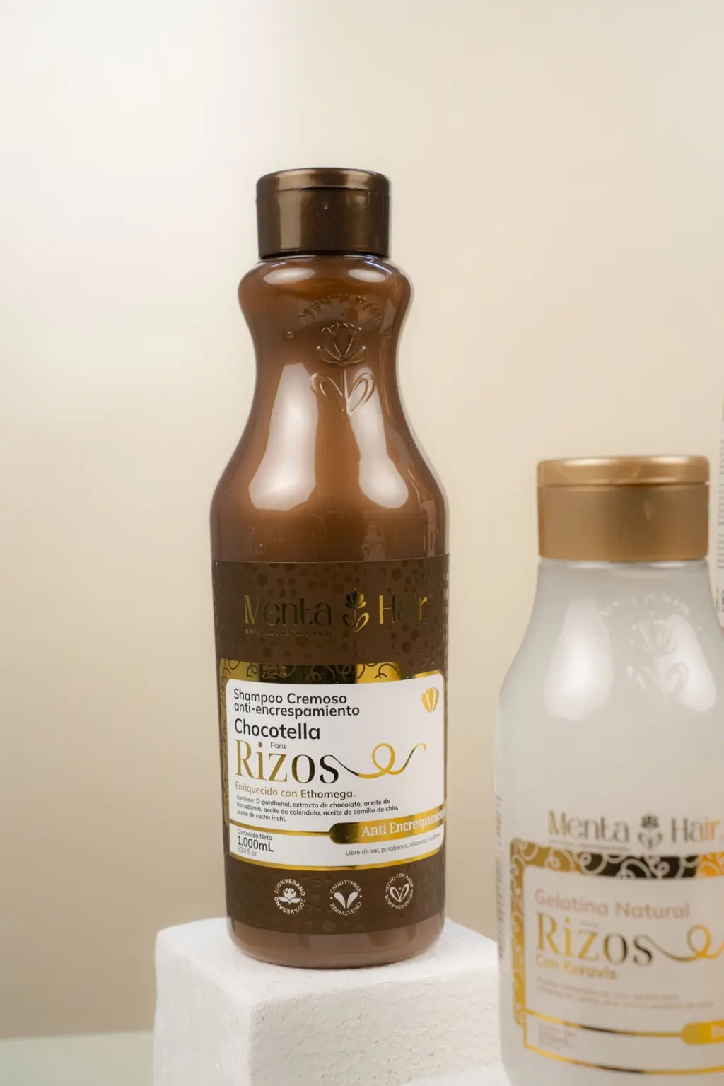 Shampoo cremoso Chocotella para rizos en su envase de 1000 ml
