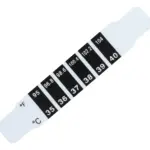 Termómetro en stiker de cristal líquido para bebé, de forma alargada con esquinas redondeadas y graduación visible en Celsius y Fahrenheit de 35 a 40 grados.