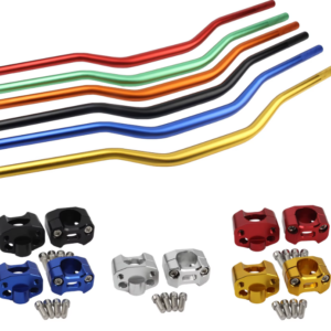 Manubrios universales de aluminio en seis colores vibrantes con bases de montaje y tornillería a juego para moto.