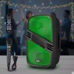 Cabina de sonido portátil Niatec negra con luces verdes, incluye micrófono cableado y control remoto.