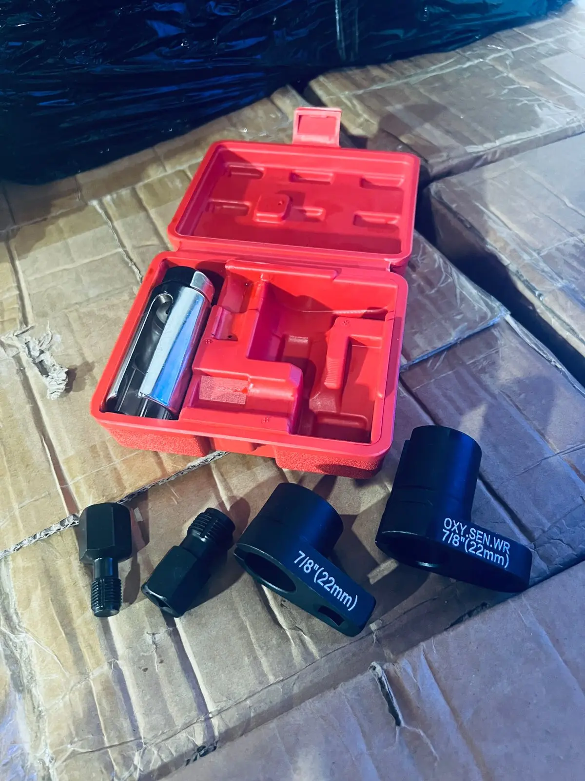 Herramienta extractora de sensor de oxígeno con llaves para espacios reducidos - retira sensores sin dañar el cableado automotriz