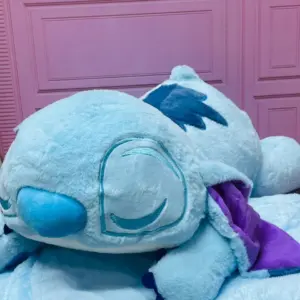 Peluches de Stitch y Ángel con Cobija
