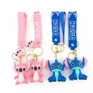 Cuatro llaveros 3D de silicona de Stitch azul y Angel rosado con correas coordinadas y ganchos metálicos dorados.