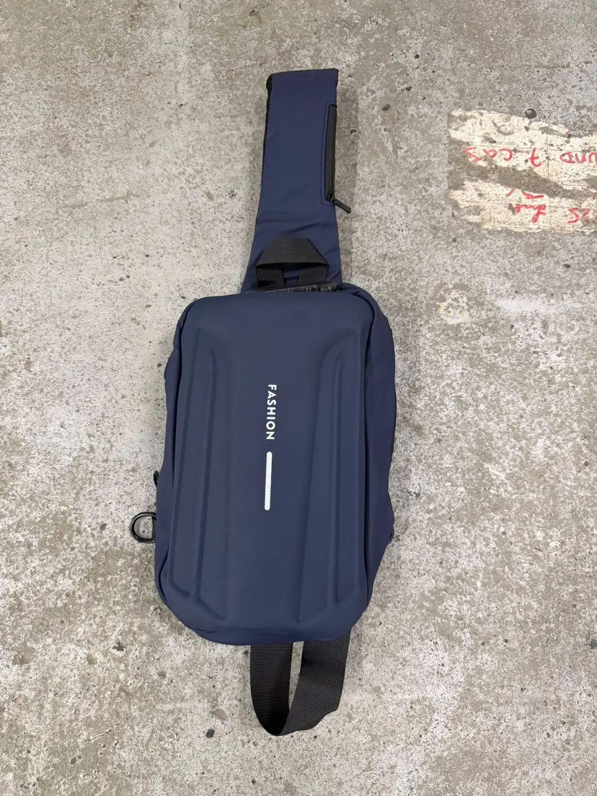 Bolso Crossbody Antirrobo Impermeable con Puerto USB - Protege tus objetos de valor en cada trayecto urbano