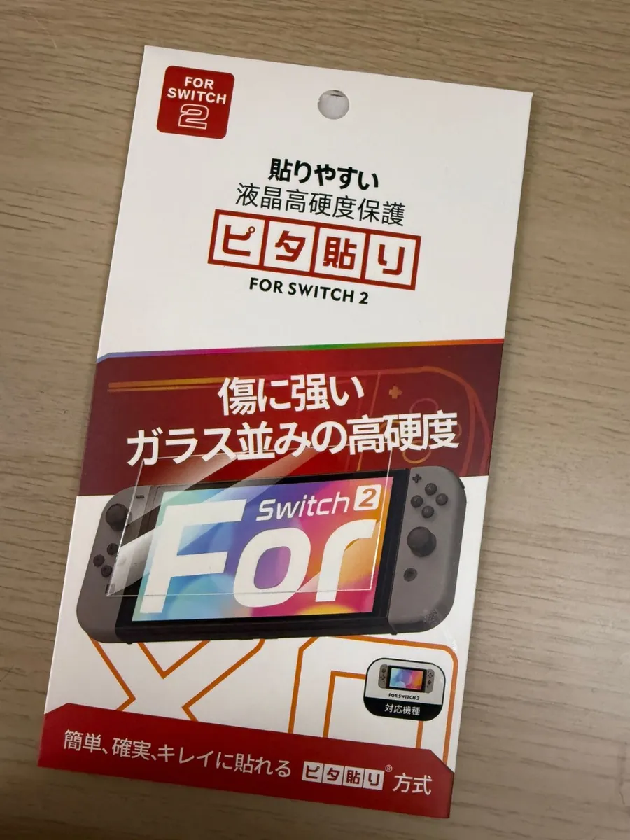 Empaque de vidrio templado protector de pantalla para Switch 2, con diseño blanco y rojo que muestra una de la consola portátil.