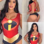 Body rojo ajustado para mujer con el logo de Los Increíbles, banda dorada en la cintura, parte inferior negra y escote redondo.