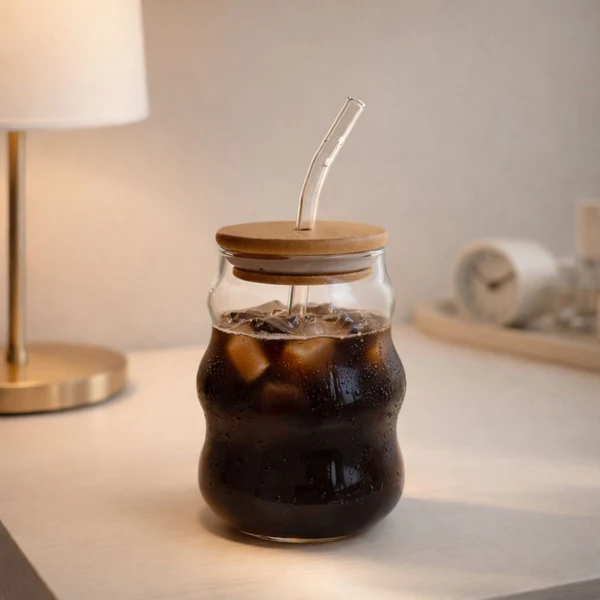Vaso Asimétrico de Vidrio con Tapa y Pitillo - realza la estética de tus bebidas frías o calientes favoritas