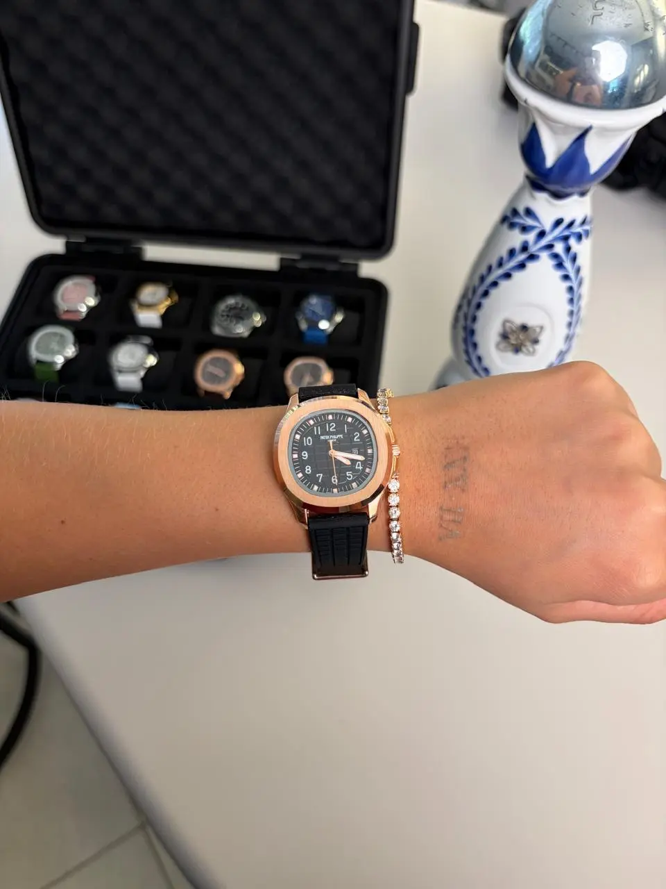 Reloj de pulsera para mujer con correa de caucho y fecha - realza tu estilo diario con elegancia y comodidad