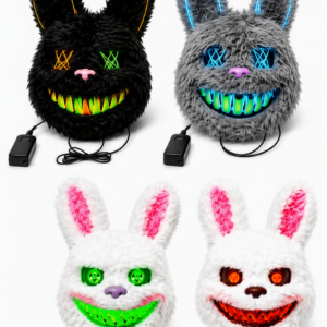 Cuatro máscaras de conejo de peluche con luces LED en ojos y sonrisa terrorífica, en colores negro, gris, blanco con verde y blanco con rojo.