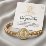 Pulsera Virgencita Milagrosa de acero dorado y hilo - Lleva protección y esperanza contigo diariamente - Imagen 2