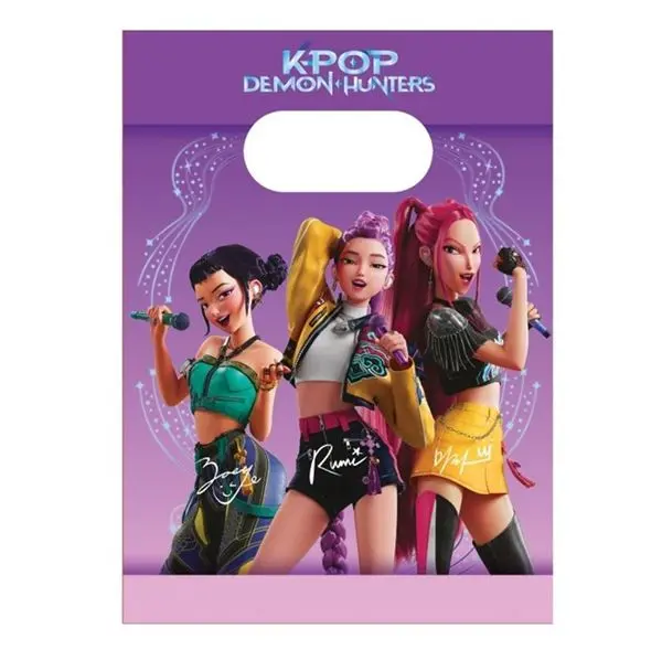 Bolsa temática morada de K-pop para dulces de Halloween, con diseño impreso de tres cantantes animadas y asa troquelada.