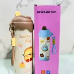 Termo kawaii color crema de 600ml con tapa marrón en relieve, diseño de tostada animada y caja rosa de presentación.
