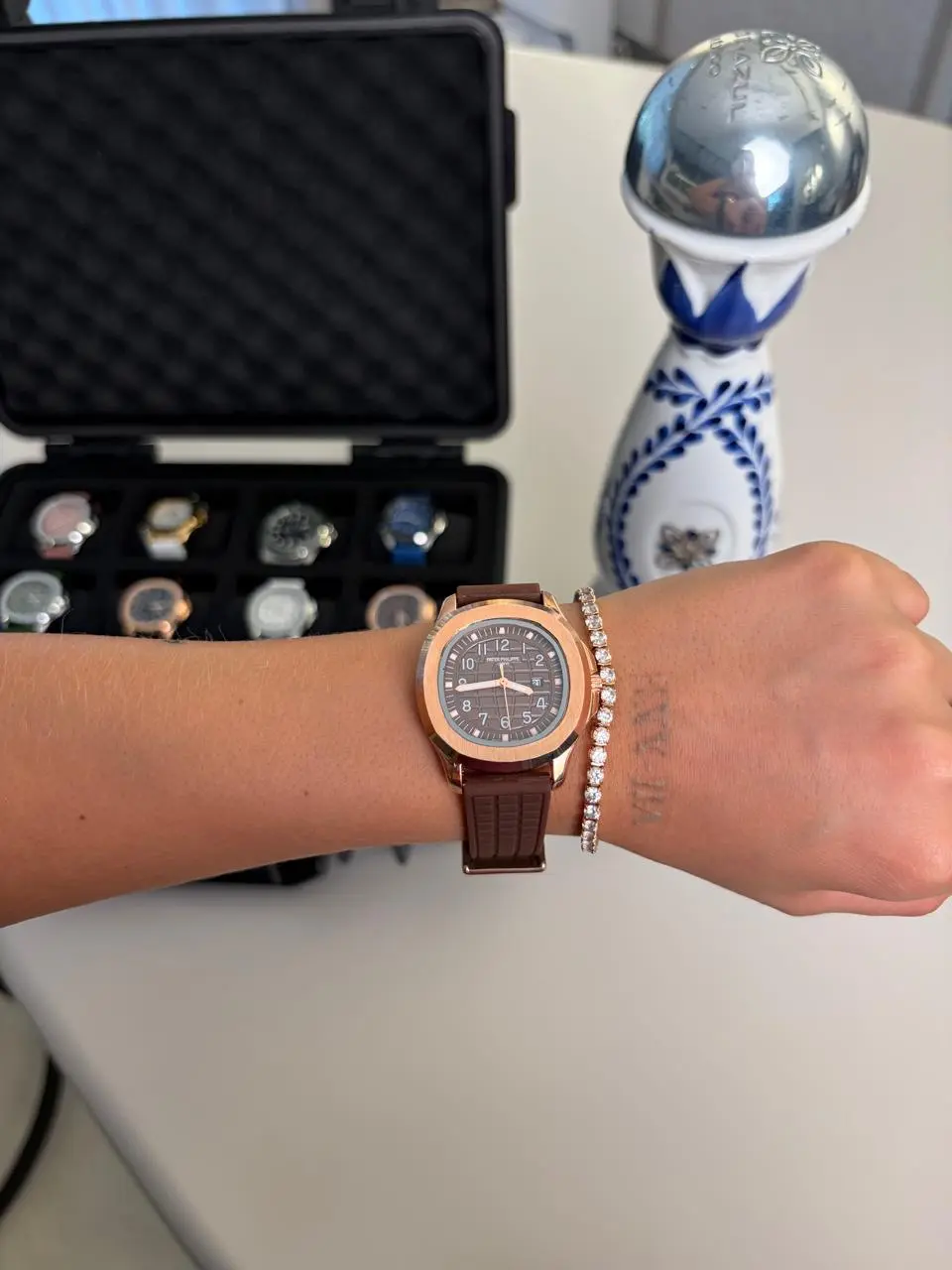Reloj de pulsera para mujer con correa de caucho y fecha - realza tu estilo diario con elegancia y comodidad