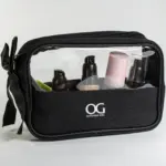 Cosmetiquera rectangular transparente impermeable con cremallera y detalle de moño