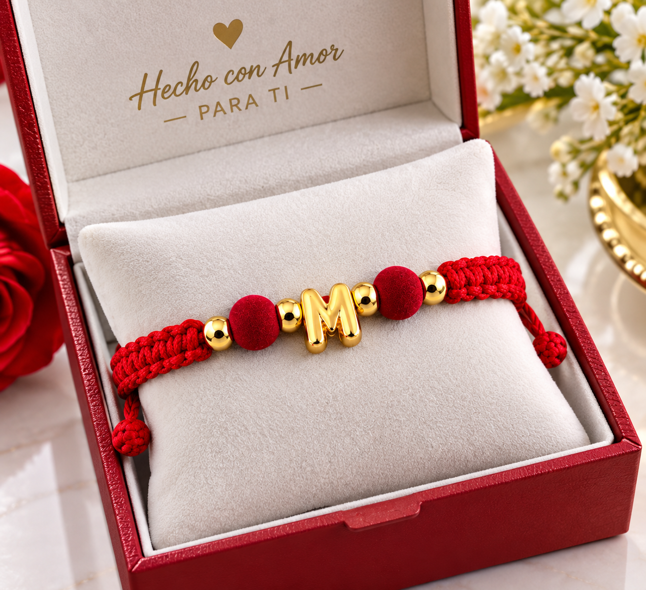 Pulsera de hilo rojo con inicial en oro laminado de 18K - Simboliza protección y buena energía