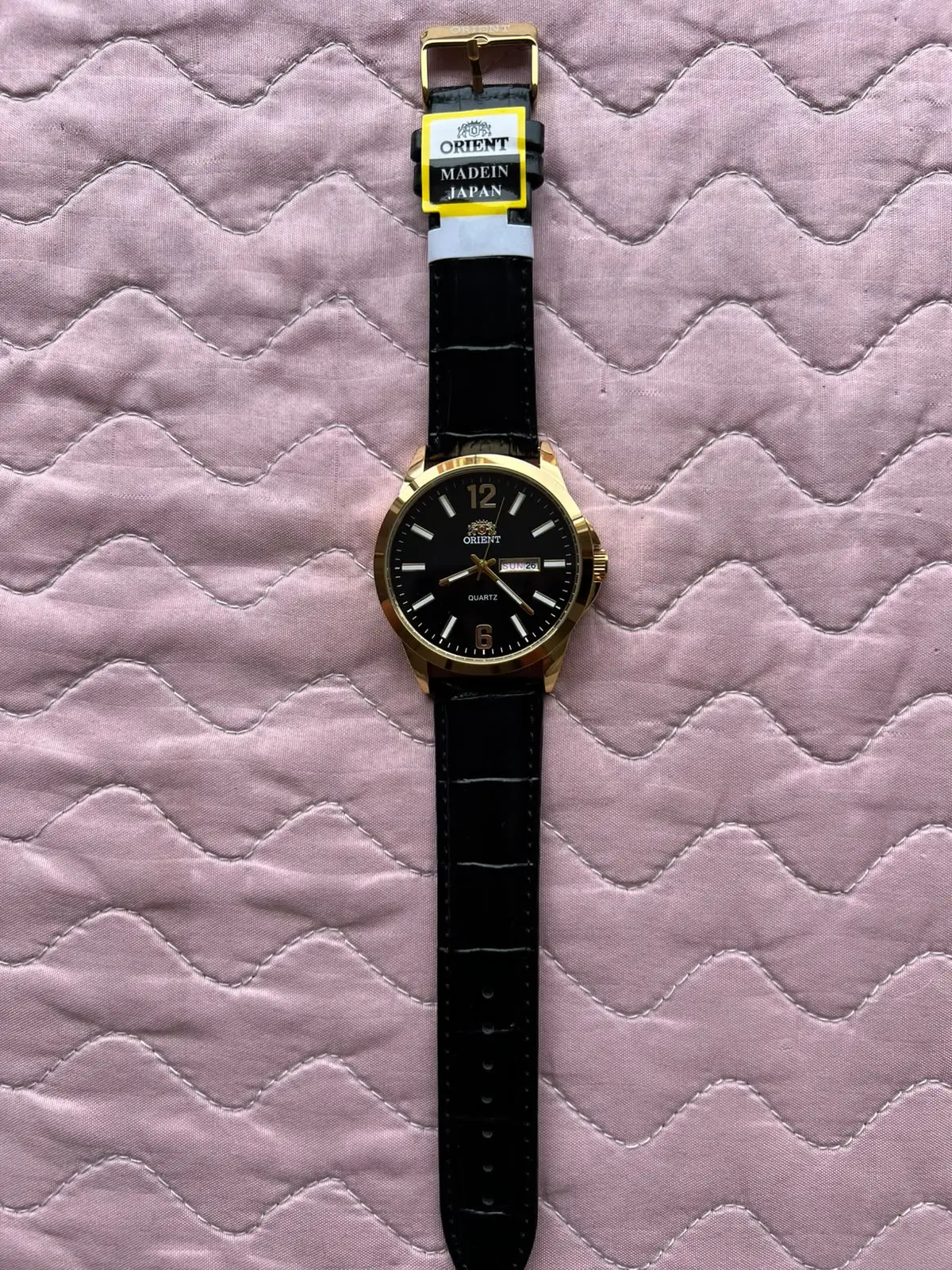 Reloj Orient de cuarzo con doble calendario y pulso de cocodrilo - Eleva tu presencia ejecutiva con precisión absoluta