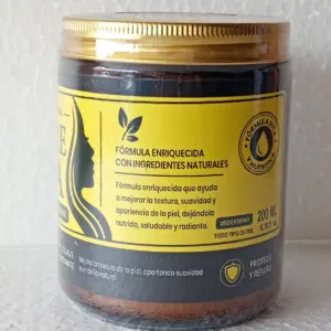 Tarro de crema facial Sempre Bela de 200 ml con tapa dorada y etiqueta amarilla con silueta femenina, sobre fondo blanco texturizado.