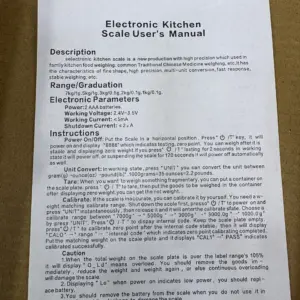 Manual de usuario para báscula de cocina digital, impreso en papel blanco sobre superficie de cartón.