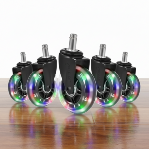 Cinco ruedas para silla de oficina de silicona transparente con luces LED de colores, vástagos metálicos y soporte negro sobre piso de madera.