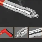 Pistola remachadora neumática de acero cromado y empuñadura roja, con boquilla roscada y detalles de ventilación lateral.