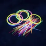 Manillas Neón Glow Stick Set x50 con conectores - iluminan tus fiestas y eventos temáticos con luz fluorescente intensa - Imagen 4