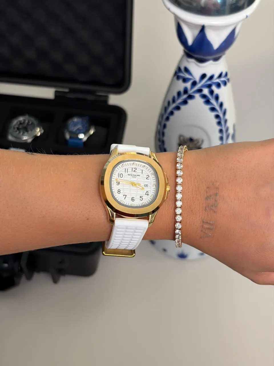 Reloj de pulsera para mujer con correa de caucho y fecha - realza tu estilo diario con elegancia y comodidad