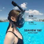 Mujer de perfil con máscara de buceo negra de cara completa y visor panorámico. Tabla de tallas: S/M < 12 cm y L/XL > 12 cm.