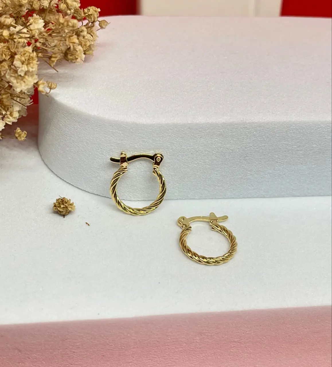Candongas Melcocha 1.5 cm en oro laminado - realzan tu elegancia diaria con comodidad - Imagen 2