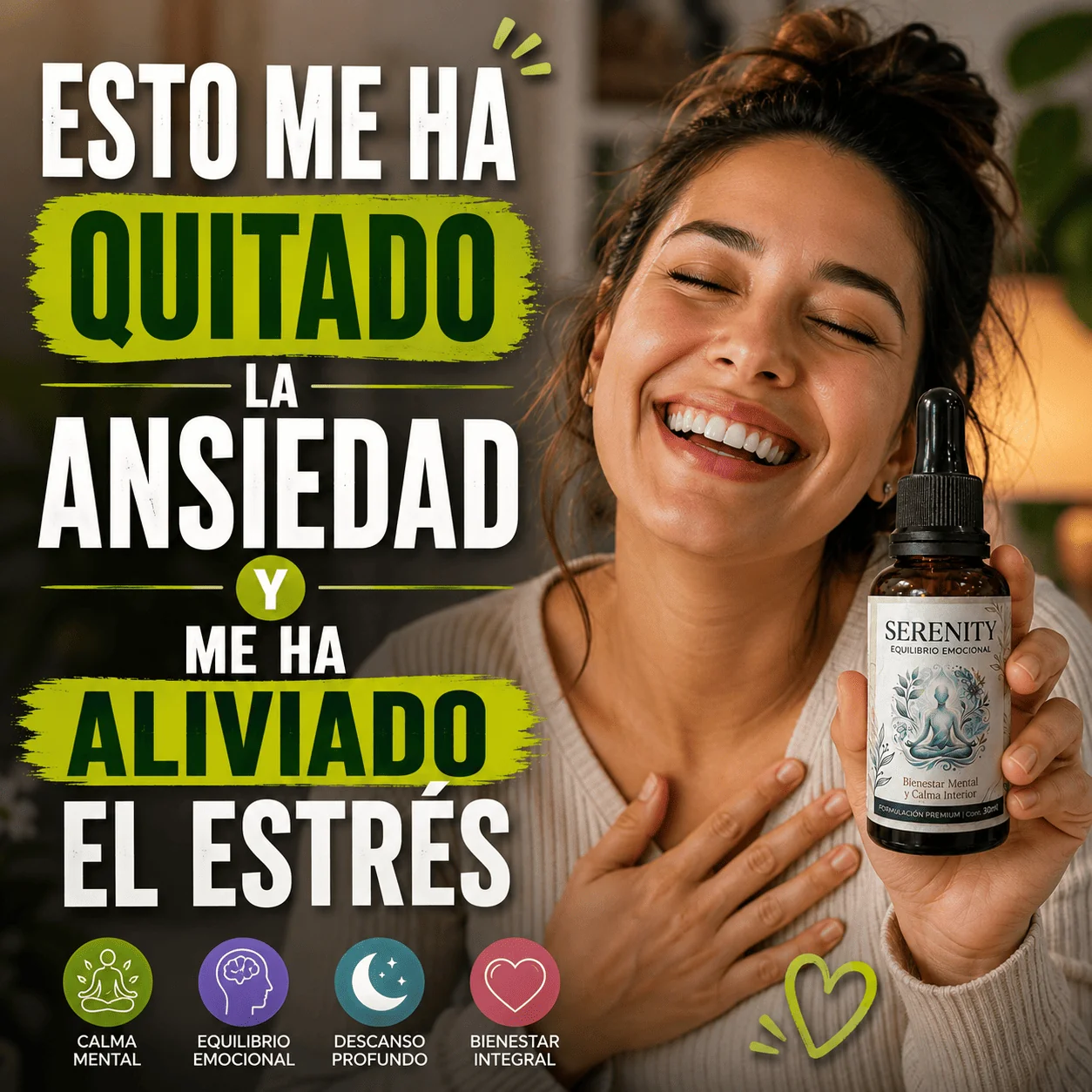 Mujer sonriente sosteniendo frasco ámbar con gotero de gotas Serenity para el alivio de la ansiedad y el estrés.