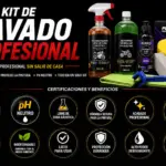 Kit de lavado para motocicletas con champú neutro, desengrasante, protector negro, esponja, cepillo y paño de microfibra verde sobre fondo negro.