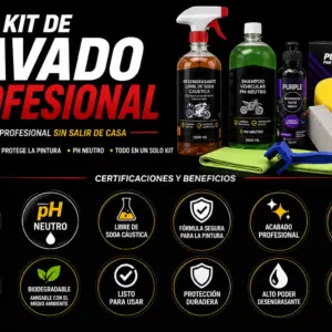 Kit de lavado para motocicletas con champú neutro, desengrasante, protector negro, esponja, cepillo y paño de microfibra verde sobre fondo negro.