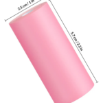Rollo de papel térmico adhesivo color rosado de 5.7 cm de largo por 2.5 cm de diámetro para impresora portátil.